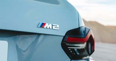 BMW M2 vista trasera min